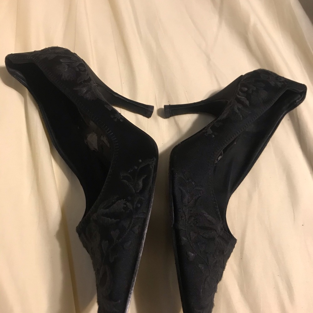 FIRM PRICE 10M NineWest black 4’ embroidered pumps - Picture 7 of 7